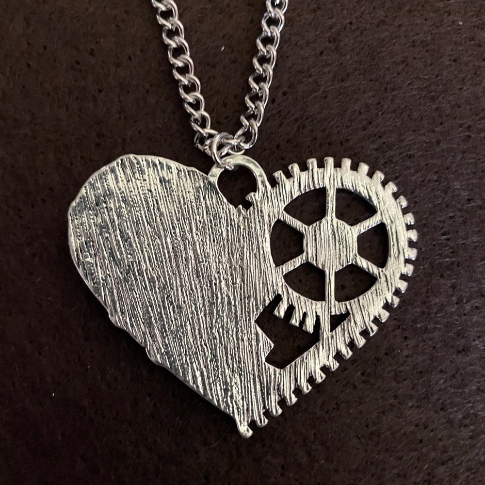 Steampunk heart necklace. NWT - Picture 2 of 3